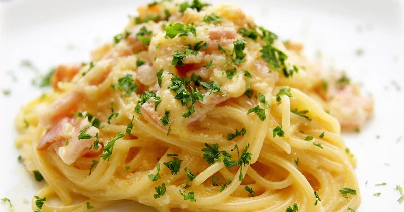 La vraie recette carbonara italienne, expliquée lentement